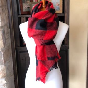 NWOT Beautiful Buffalo Plaid Scarf